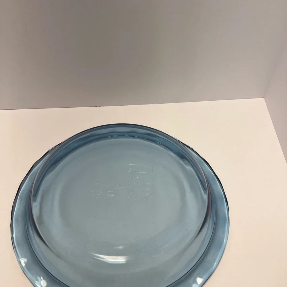 Pyrex blue pie Plate - Picture 3 of 3